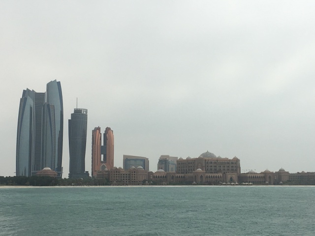 Blick von der Corniche von Abu Dhabi